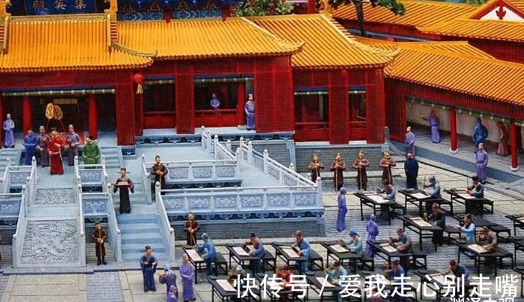 风水@刘伯温向农妇讨水喝,农妇故意撒了把谷壳,伯温感叹:她有大智慧