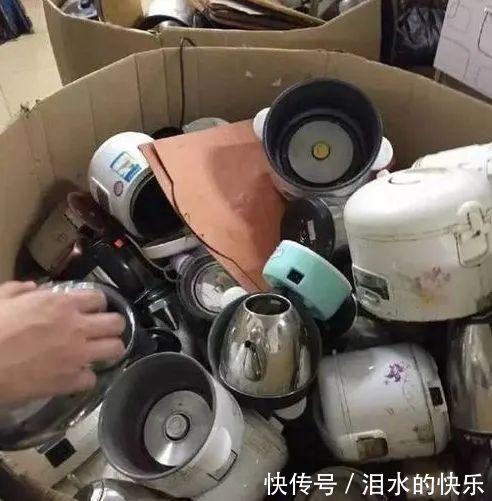 |搞笑GIF:我是家里的独生子,那些钱,早晚是我的!