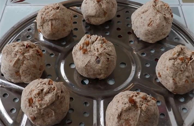 红枣懒人大馒头的制作方法，又香又甜又好吃，方法超简单