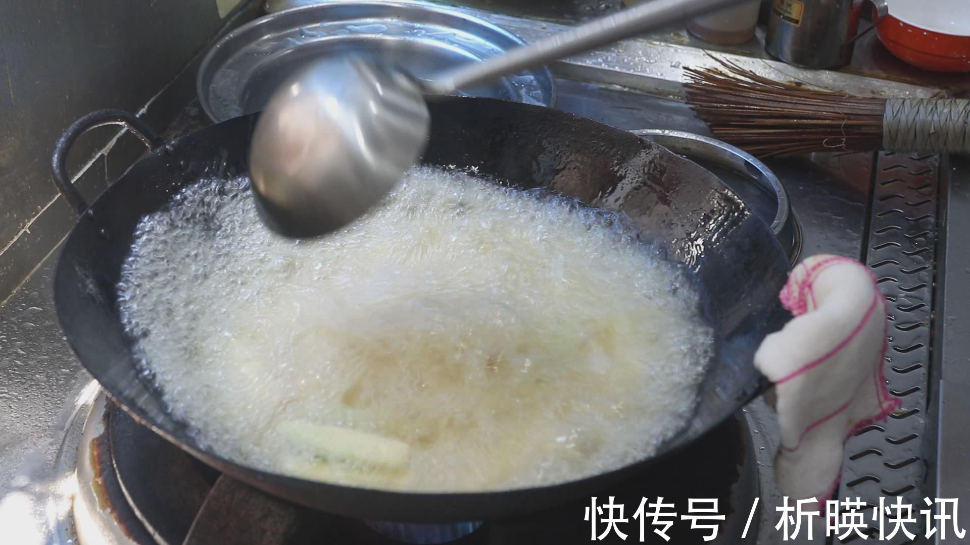 青线椒|茄子怎样做才好吃大厨教你做一道青椒烧茄子，地道的农家下饭菜