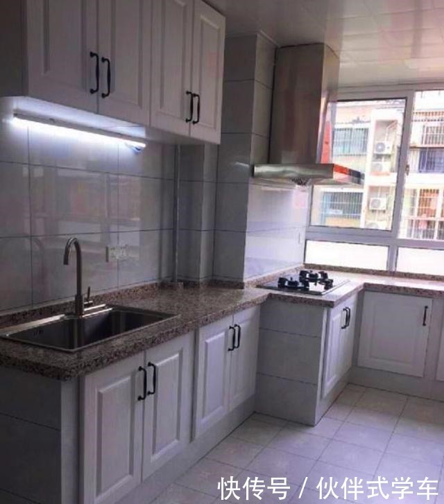 儿媳|老瓦工非用“土砖”做整体厨房,儿媳一脸嫌弃!完工后才知高档货!