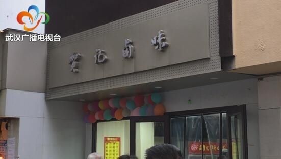  风扇|板栗店排队5小时生意火爆 隔壁店铺竟拿风扇“吹走”顾客