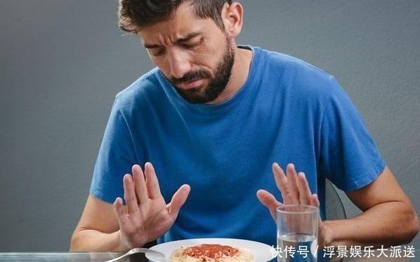 湿热|湿气重的人，脸上会发出3个信号，去除湿气，做三事、按四穴