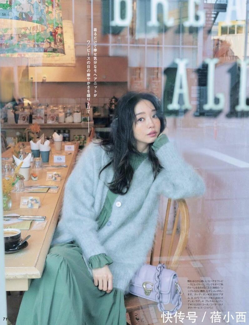 纯白色 冬季还是穿“毛衣”最优雅,学日本时髦精这样搭,遇见更美的自己