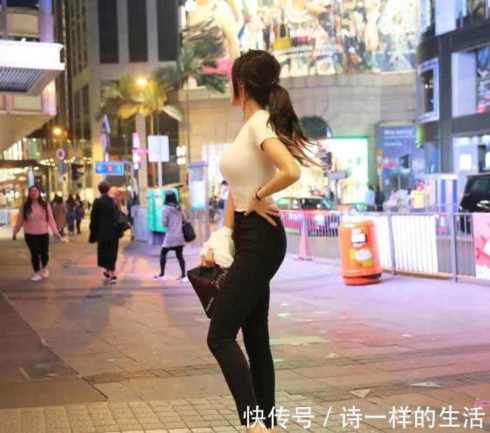 街拍|上市公司的高管，每天穿“拖鞋”上班，男同事都被她俘获