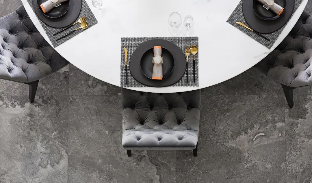 布置|900㎡现代轻奢,蓝绿色墙面+端庄软装,诗意档次!豪宅有人看吗?