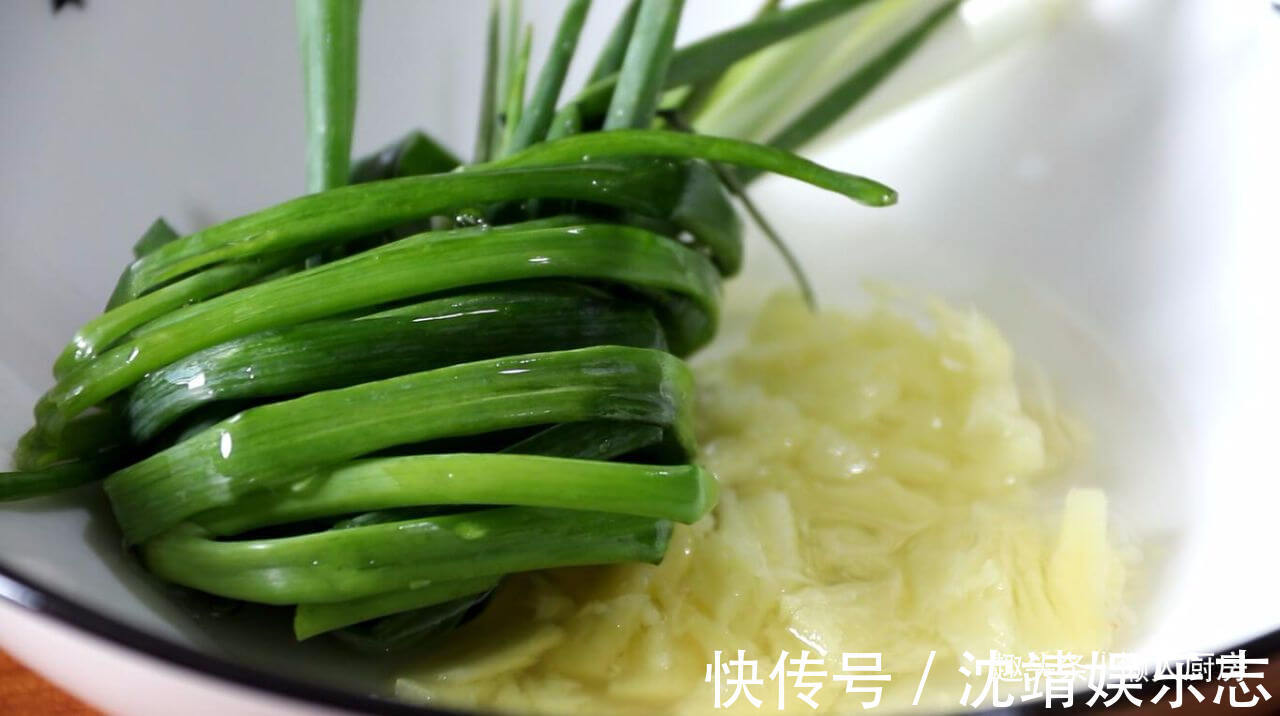 教你鸡胸肉最香的做法,外皮酥脆,肉嫩不柴,怎么吃都吃不腻