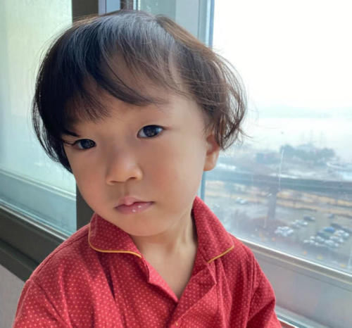 姜Gary27个月大的儿子姜好,已在走向“天才儿童”路上