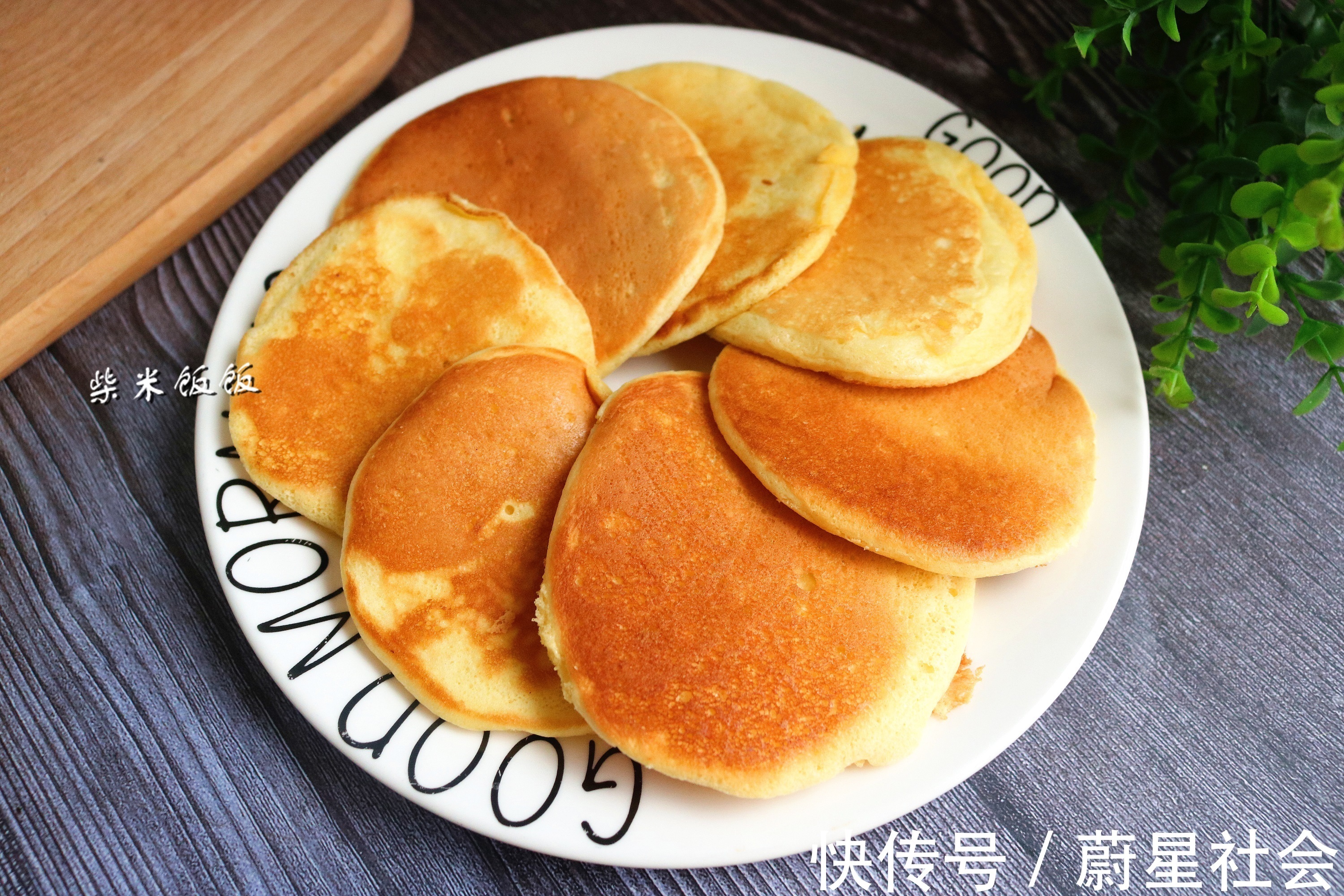 小饼|这饼太软了，女儿早餐爱吃它，做法也简单，有鸡蛋面粉就能做