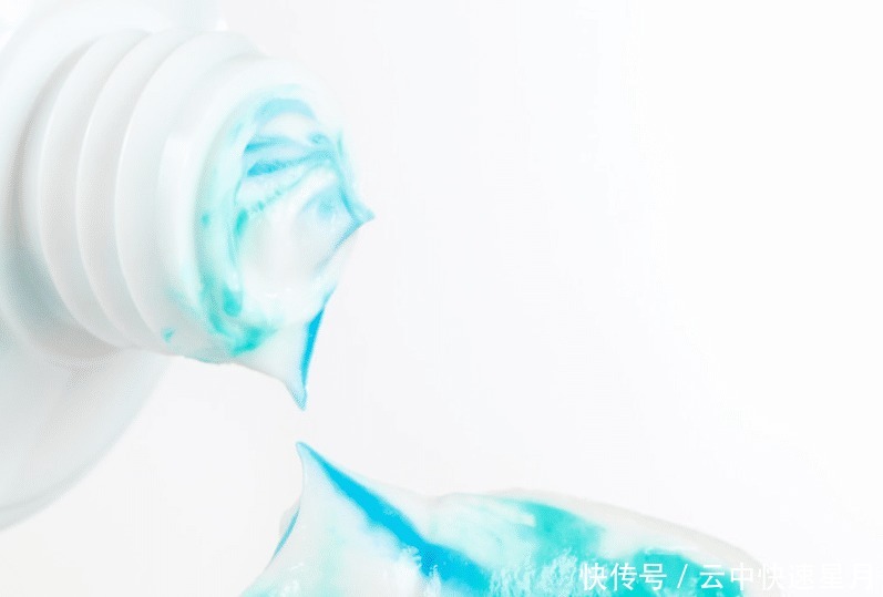 家里的金属首饰黑了,需要去店里面清洗吗在家清理一下吧