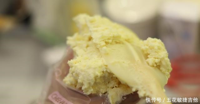 不仅食材要好,还要讲究黄油打发的技巧,才可以做出好吃的曲奇来!