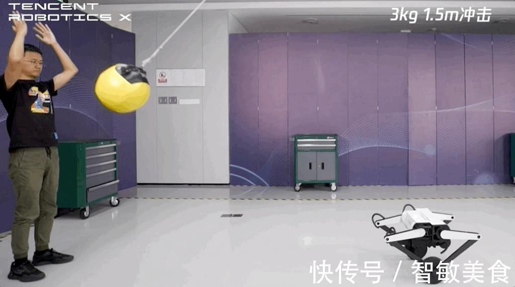 空翻|鹅厂机器人“穿着”轮滑鞋大玩前空翻，连人都不敢轻易尝试
