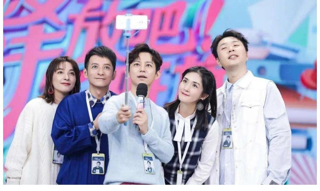 2大卫视打擂台,《快本》变成《你好》后,它还能否独领风骚?