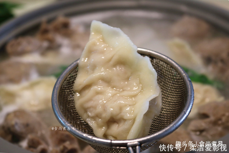  鲜香|第一次用此食材调饺子馅，连生姜都免了，鲜香多汁，好吃到爆