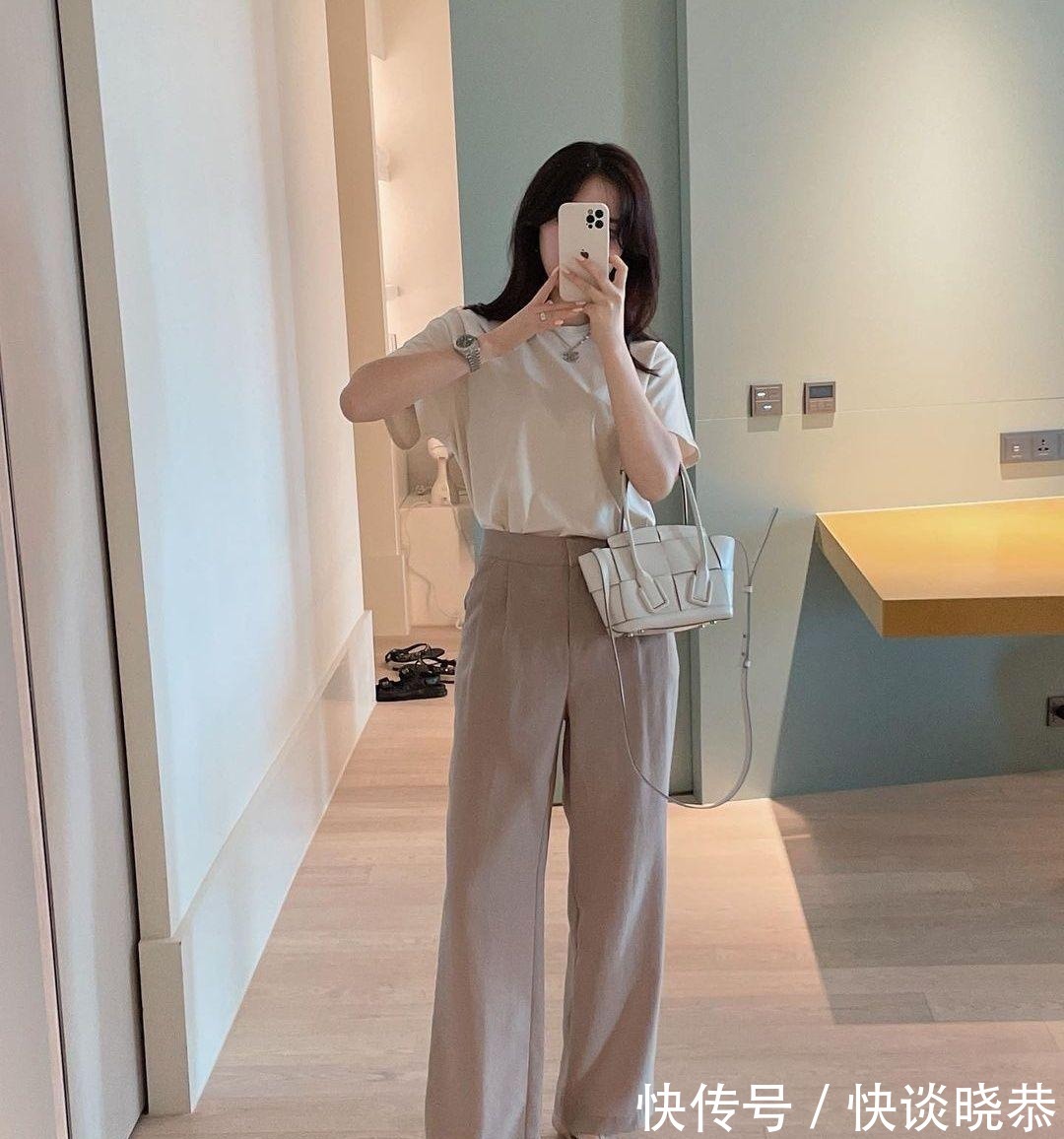 吸睛|穿阔腿裤怎么搭上衣？素人博主亲身示范，这样穿回头率超高