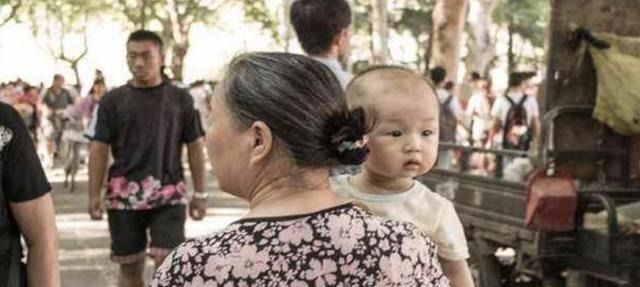 老人|“更喜欢外婆，还是更喜欢奶奶”孩子给出的答案，现实又讽刺