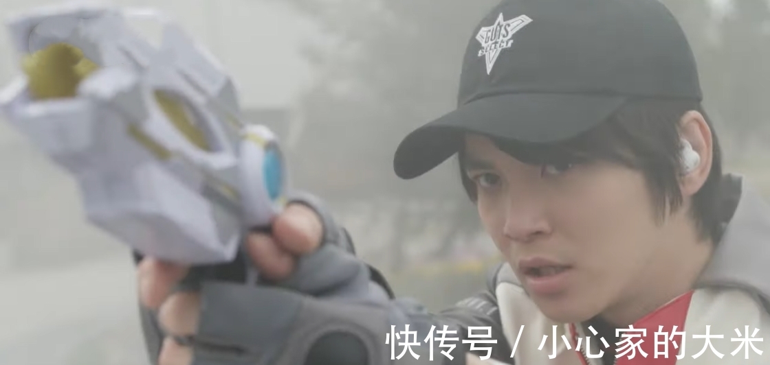 特利迦|特利迦奥特曼第5话,死亡德拉戈登场,个头真不小,男二秘密揭晓