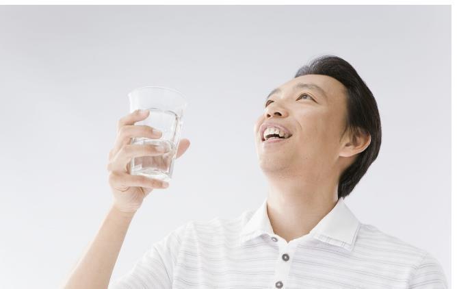 老年人一天在5個時間點勤喝水,身體或受益匪淺,希望你重視