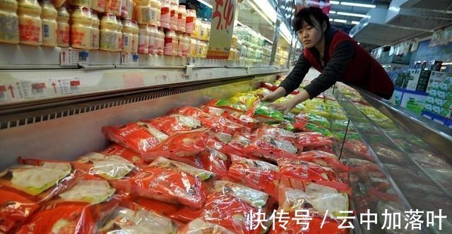 煮速冻水饺,很多人第1步就错了,掌握4个步骤,和鲜水饺一样好吃!