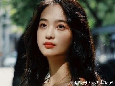 男孩子|女孩子自认为“很村”的3种发型,男生却会很心动,小仙女要学会