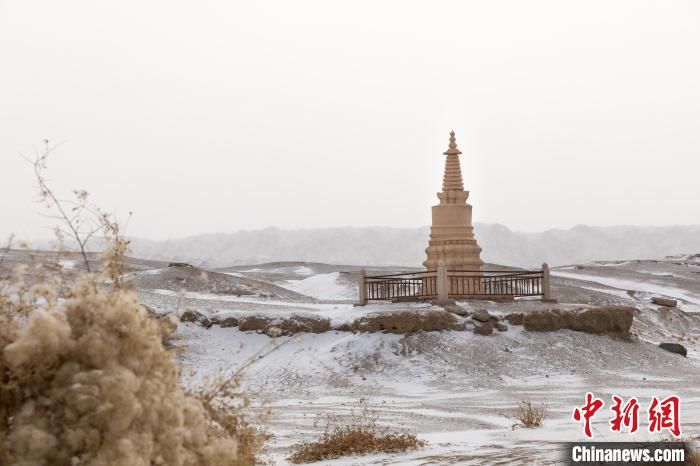 王嘉奇|雪落敦煌莫高窟