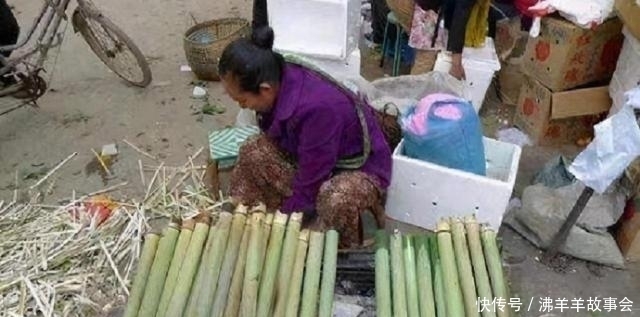街边|大妈街边卖“烤竹子”,一根15元,吃客:便宜又好吃,买它不亏