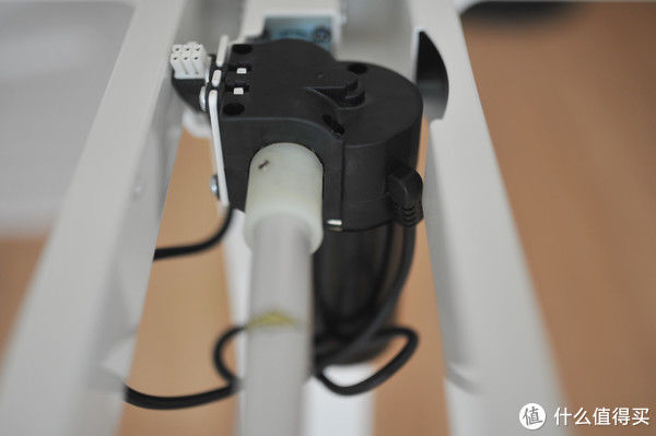 螺丝|家居改造：用电动升降桌打造我的居家办公小角落