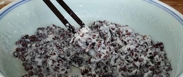 想吃红豆糯米糕不用出去买了,教你简单做法,软糯香甜,越嚼越香