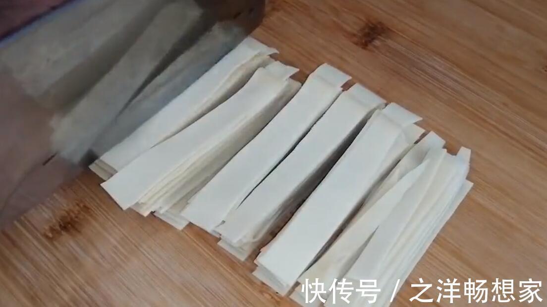 葱白|干豆腐最好吃的做法,香味浓郁,又滑又嫩,不光下饭还下酒