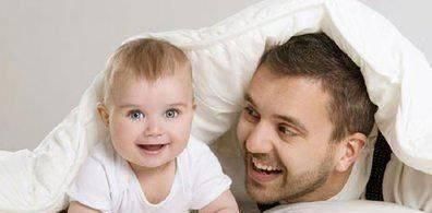 爸爸|宝宝晚上只黏着妈妈,妈妈惯的?宝宝缺乏安全感?答案都不是