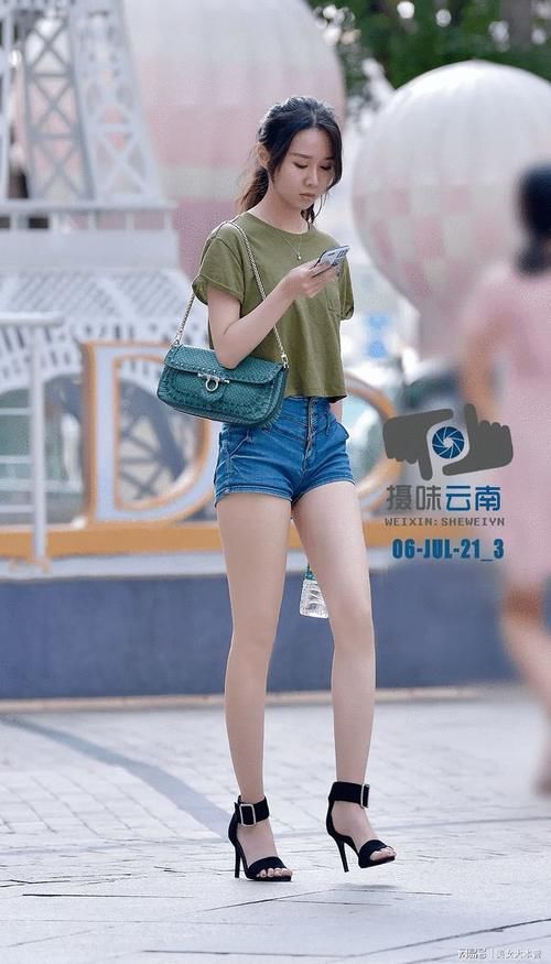 高跟鞋|穿出玉足优雅的性感，一字带细高跟凉鞋才经典，自带女人味！