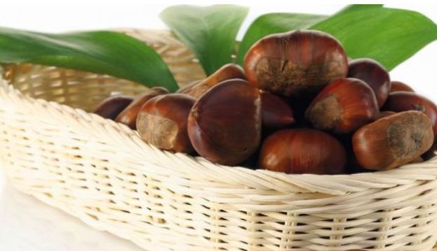 老人|老人为了身体健康每天坚持锻炼,多吃3种长寿果,寓意寿比南山