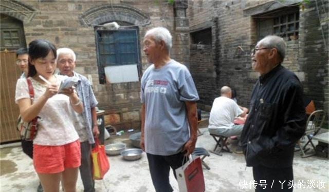 他收藏了一把刀,有人出价20万收购,他不为所动却无偿捐给国家!