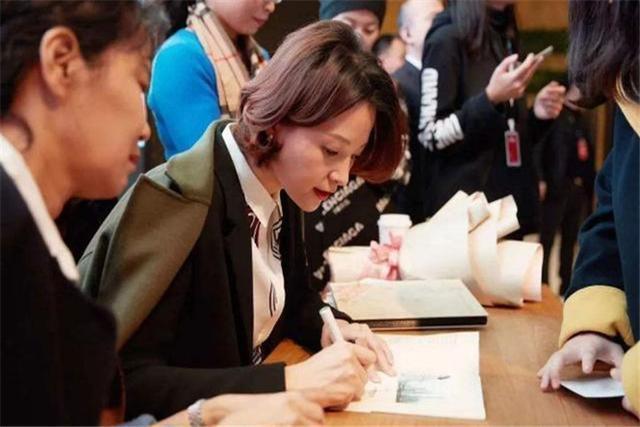 “为什么要让儿子加入美国国籍?”面对记者的质疑,董卿做出解释