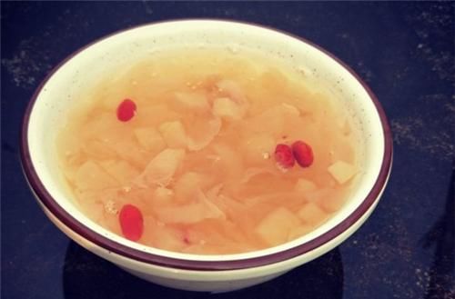 它是“天然粉底液”，常食毛孔小了，嫩滑无斑点