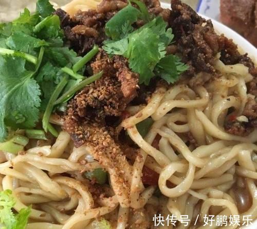 面条|吃面条的时候来2勺.太下饭了.有美味又有食欲