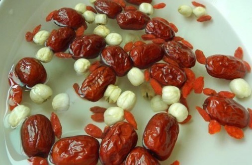 红枣|妇科炎症难除别慌,常喝2种水,多拍身体1处,清毒素,养子宫