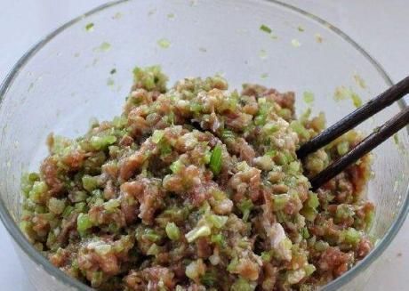 鸡蛋|饺子馅想要鲜还流油有人放油有人加鸡蛋,教你正确做法,鲜又香
