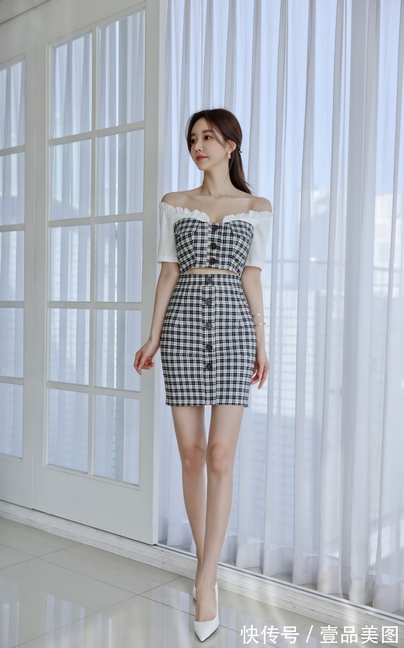 时尚搭配|女神孙允珠的时尚搭配:竖扣灯笼花蕾波纹格纹包臀裙