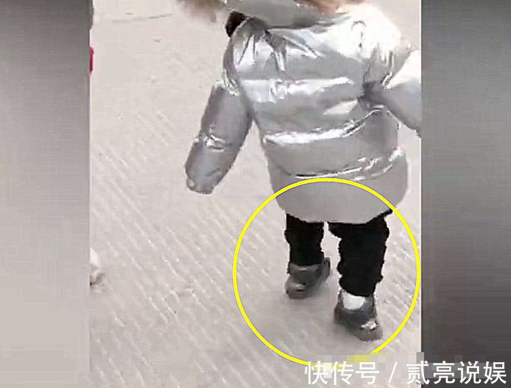 老公|让老爸送儿子上学,妈妈以为儿子脚歪了,看到鞋,气的要离婚