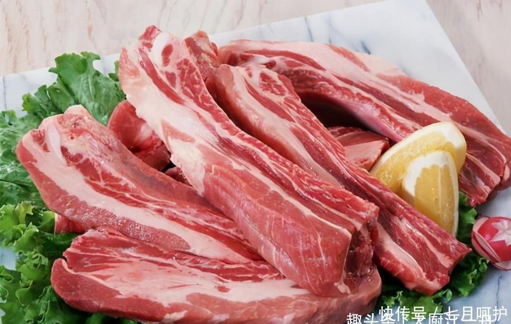糊弄|买猪肉,留意这2个问题肉,肉摊老板一看就是懂行人,不敢糊弄你