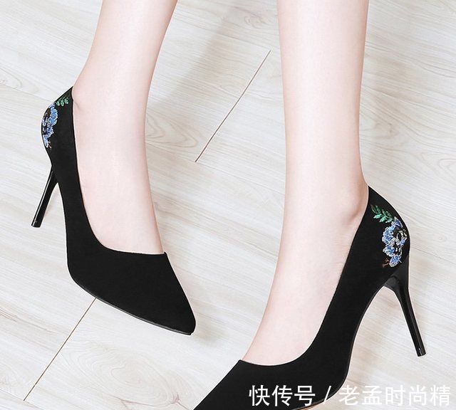 甜美风|女人春季穿时髦高跟鞋,凸显优雅端庄之美