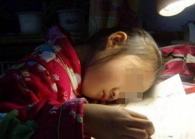 父母|晚上10点以后才入睡的孩子,会出现这3大危害,父母别不在意了