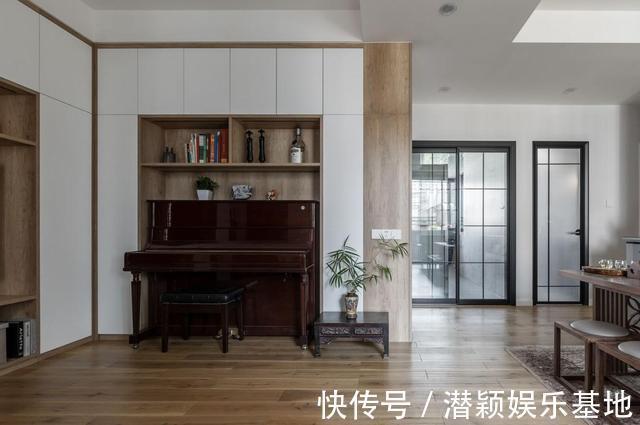 逆向思维|她以逆向思维,用餐桌代替茶几,入住后,发现出奇的好用