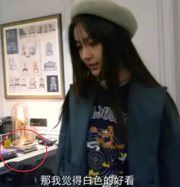 跑男节目组“突袭”baby房间,桌子上一件物品,很新鲜