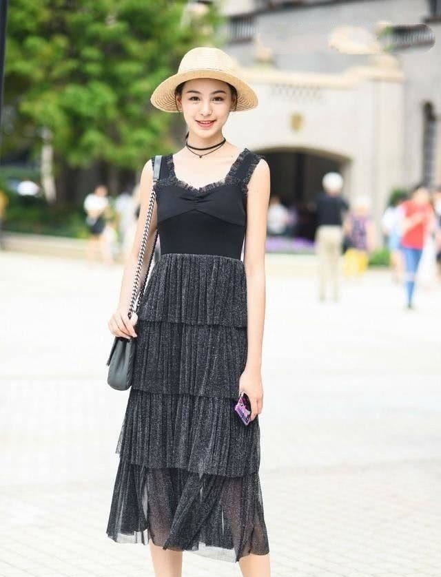 连衣裙 连衣裙衬托出青涩时光,美观舒适又大方,尽显时尚潮范