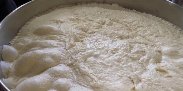 “糯米粉”别只知道做汤圆，大婶把它这样做，一天两桶不够卖！