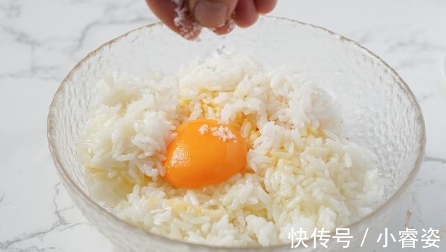 鲜虾|剩米饭别浪费,加些料烤一烤,色彩缤纷,奶香浓郁,孩子们抢着吃