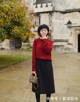 半身裙|今年流行黑色半身裙的N种穿搭法，配这4种上衣，演绎不同气质