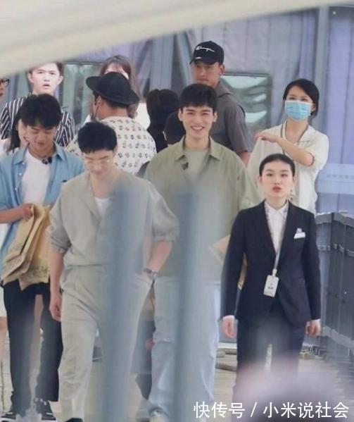 黄晓明|中餐厅龚俊遗憾缺席,180黄晓明和丁真身高差显眼,谎报可不对